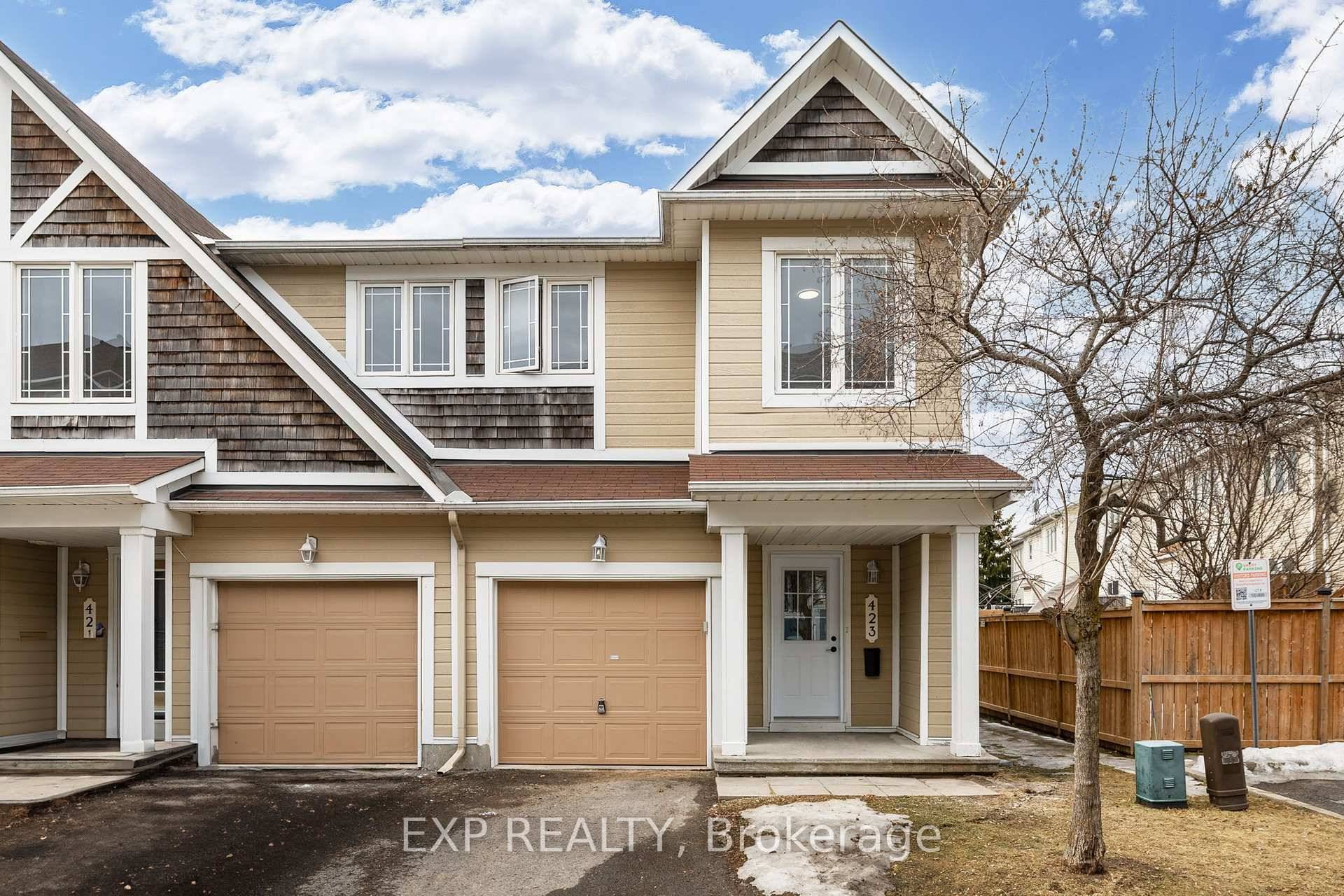 WOW ! Welcome to your new END UNIT townhome right in the heart of Kanata.
