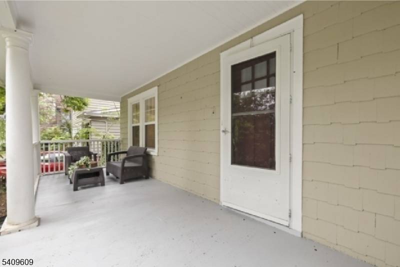 Welcome to this charming 3 bedroom, 2.