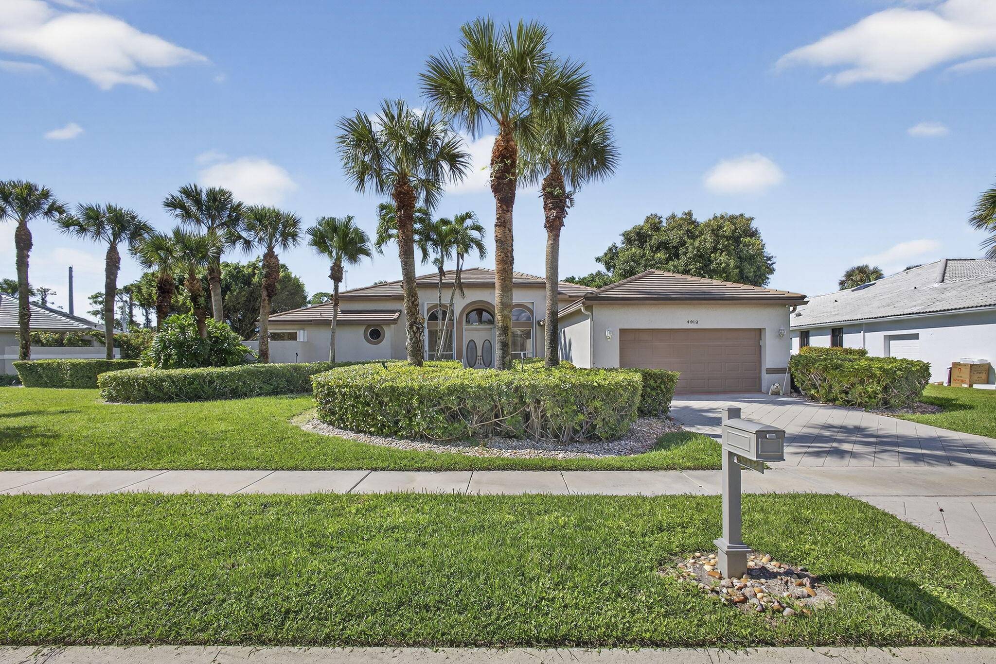 Exceptional fully furnished seasonal rental in most desired Exeter Estates in Wycliffe Golf Country.