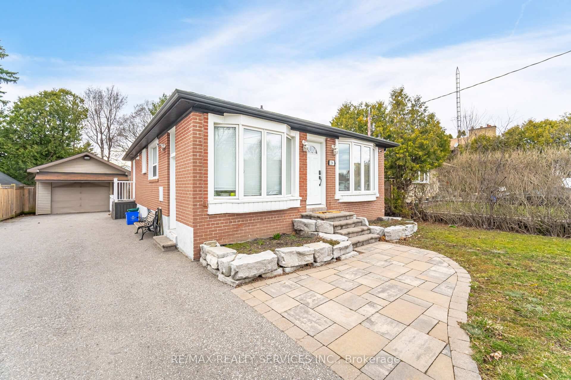 Well maintained bungalow on a huge lot in downtown Whitby !