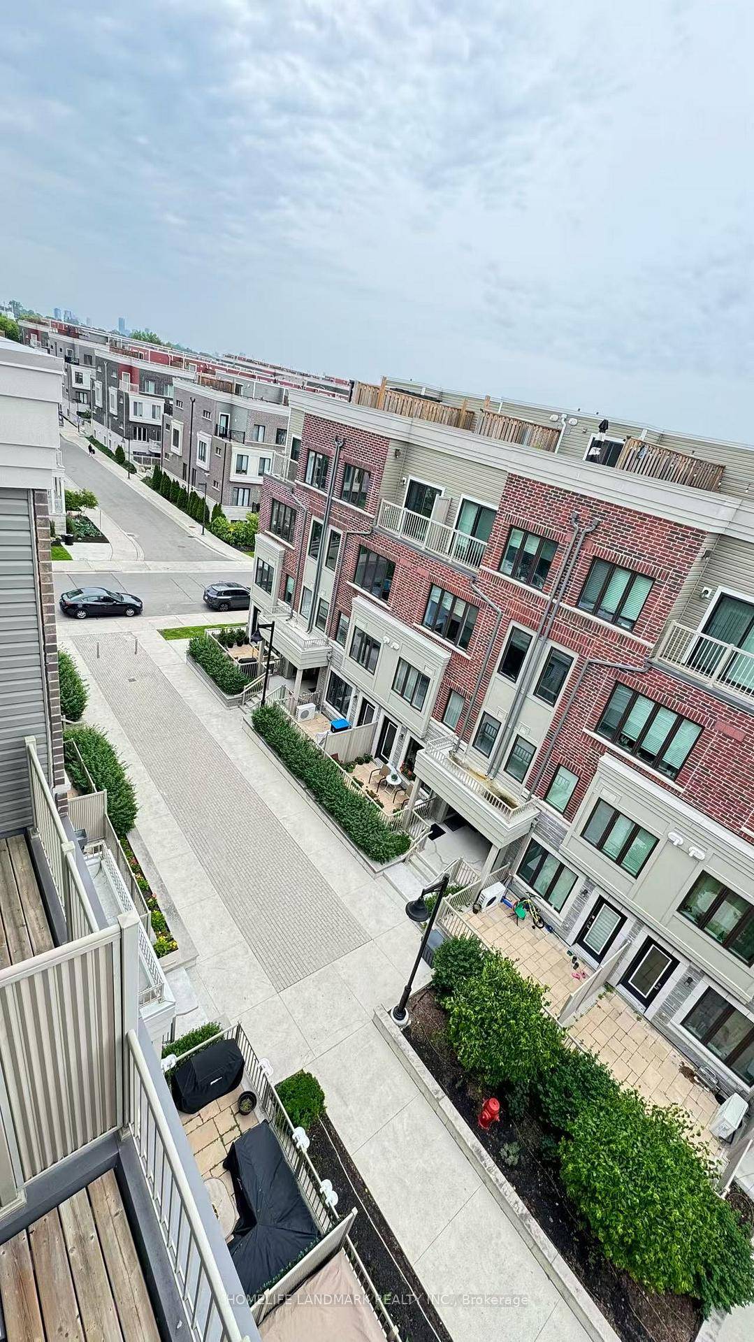 Wonderful townhouse in a lovely, fast growing community, perfect for families.