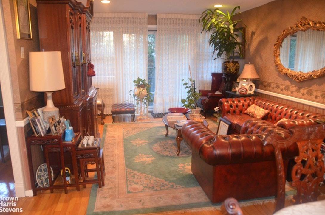 BEAUTIFUL BIG 6. 5 ROOM APARTMENT WITH TWO TERRACES !