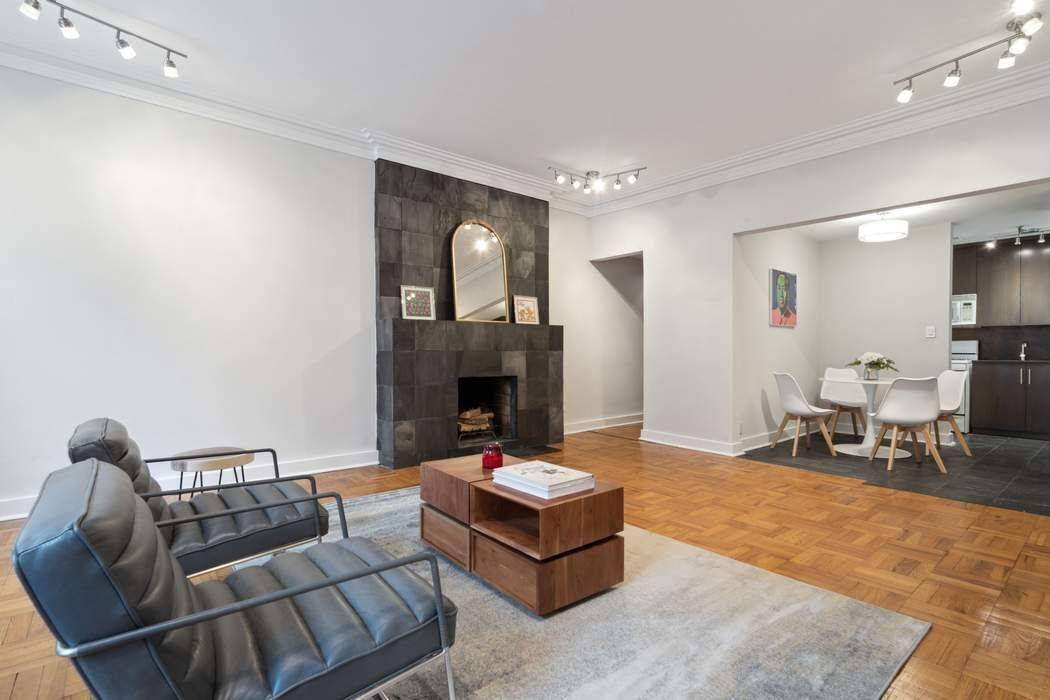 Located just off Park Avenue, in the heart of Murray Hill, this top floor one bedroom, one bath unit exudes prewar charm with modern amenities.
