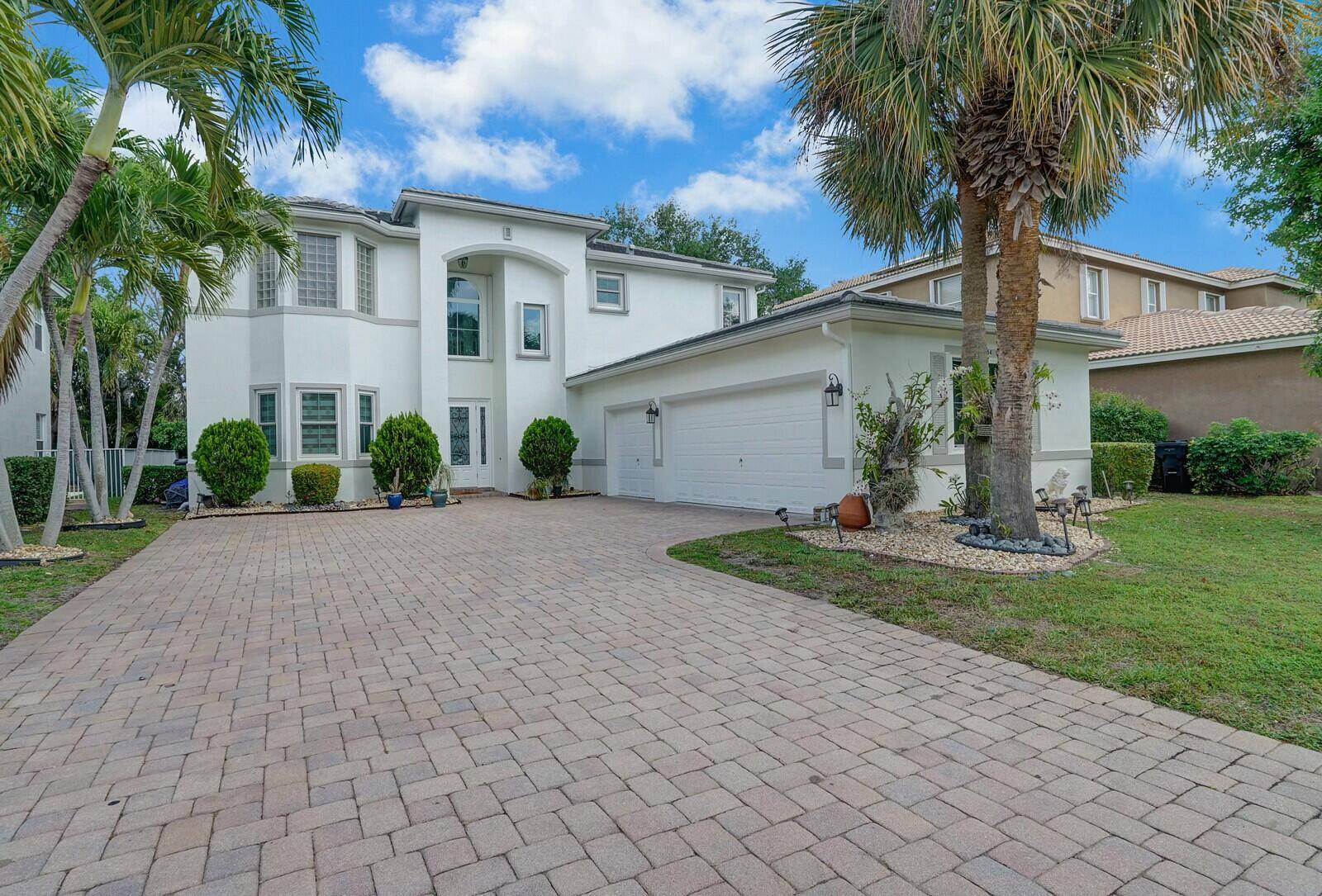 This lovely updated 5 bedroom, 3 bathroom home, complete with a 3 car garage and a spacious enclosed, screened in sunroom, is ideal for the discerning buyer seeking a move ...