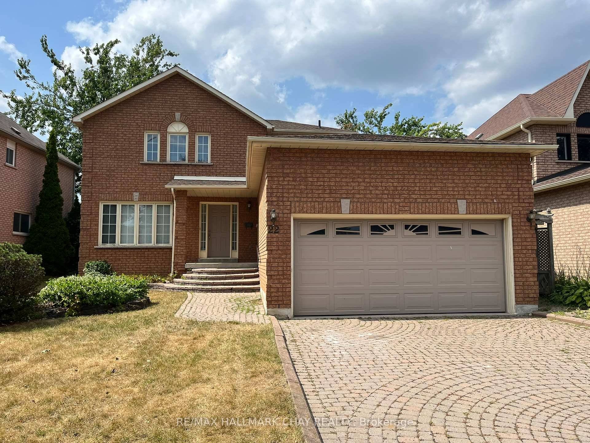 This fabulous 3 bedroom, 3 bath, all brick home is situated in a mature family neighbourhood.