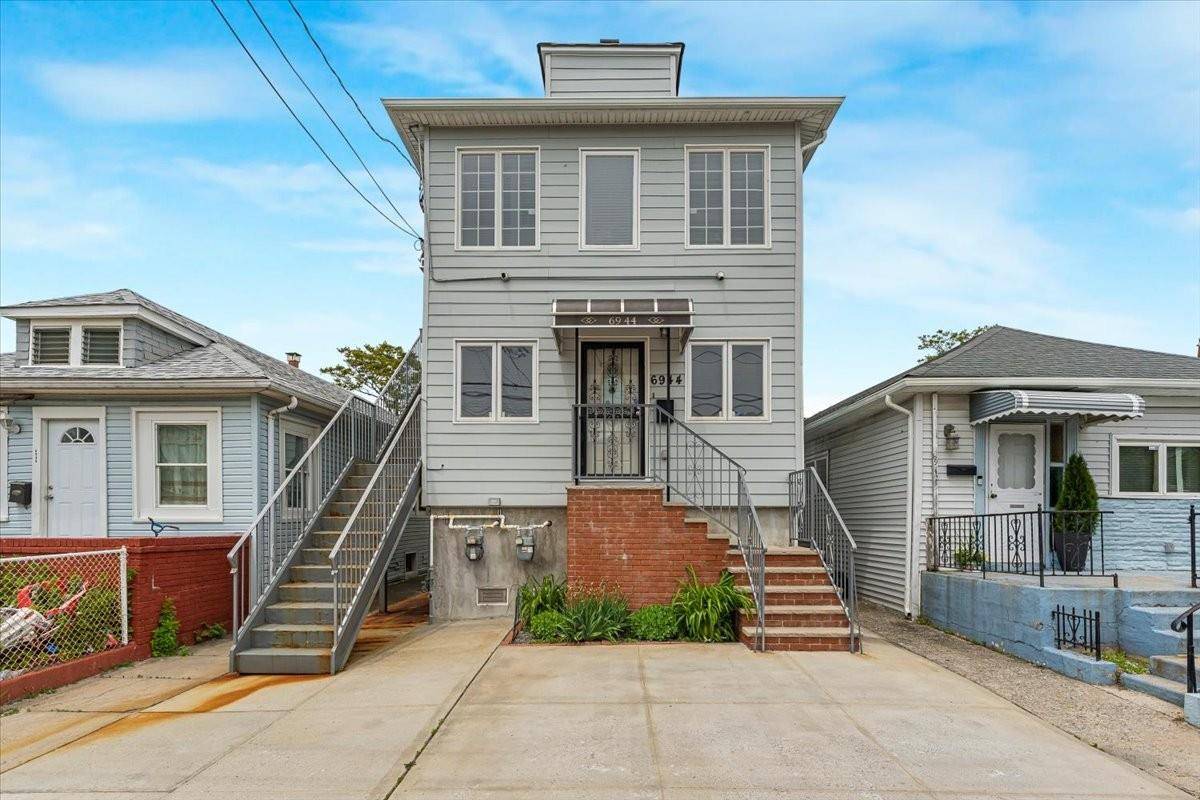 Detached 2 Family Home Near the Beach !