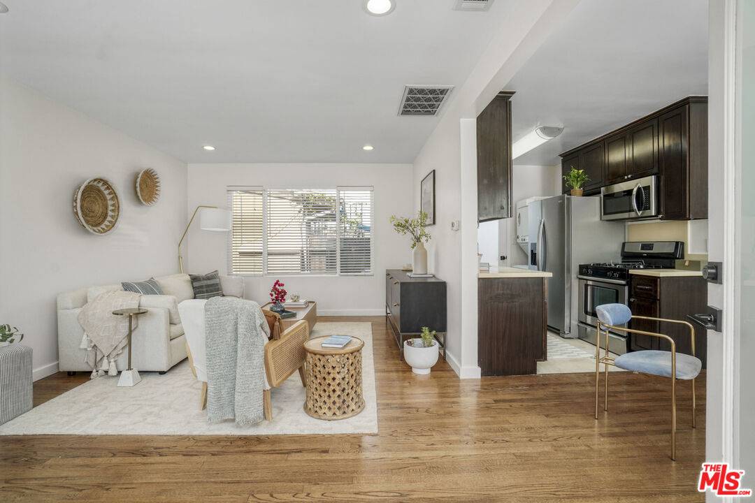 2402   Ocean Park Blvd 5BR Santa Monica La