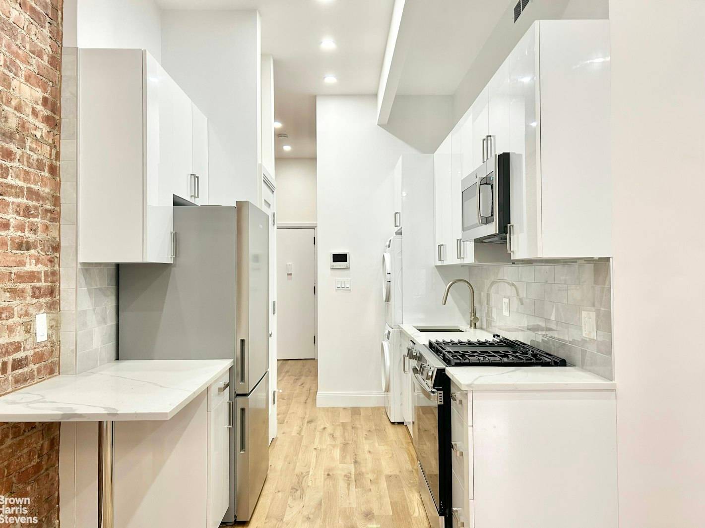 Brand New Gorgeous 2 Bedroom in Carnegie Hill with washer and dryer AVAILABLE IMMEDIATELY NO DOGS ALLOWED Two large queen size bedrooms Brand new stainless kitchen with breakfast bar Dishwasher ...