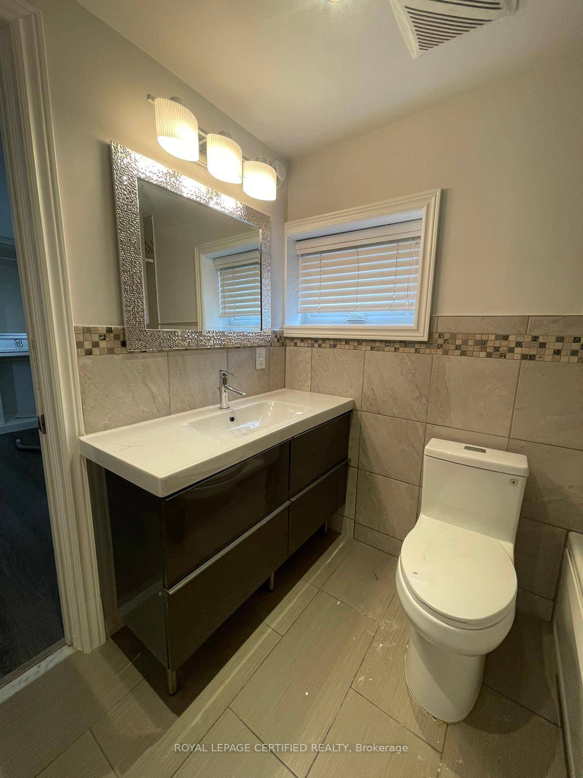 This is a well maintained self contained above ground secondary living unit.