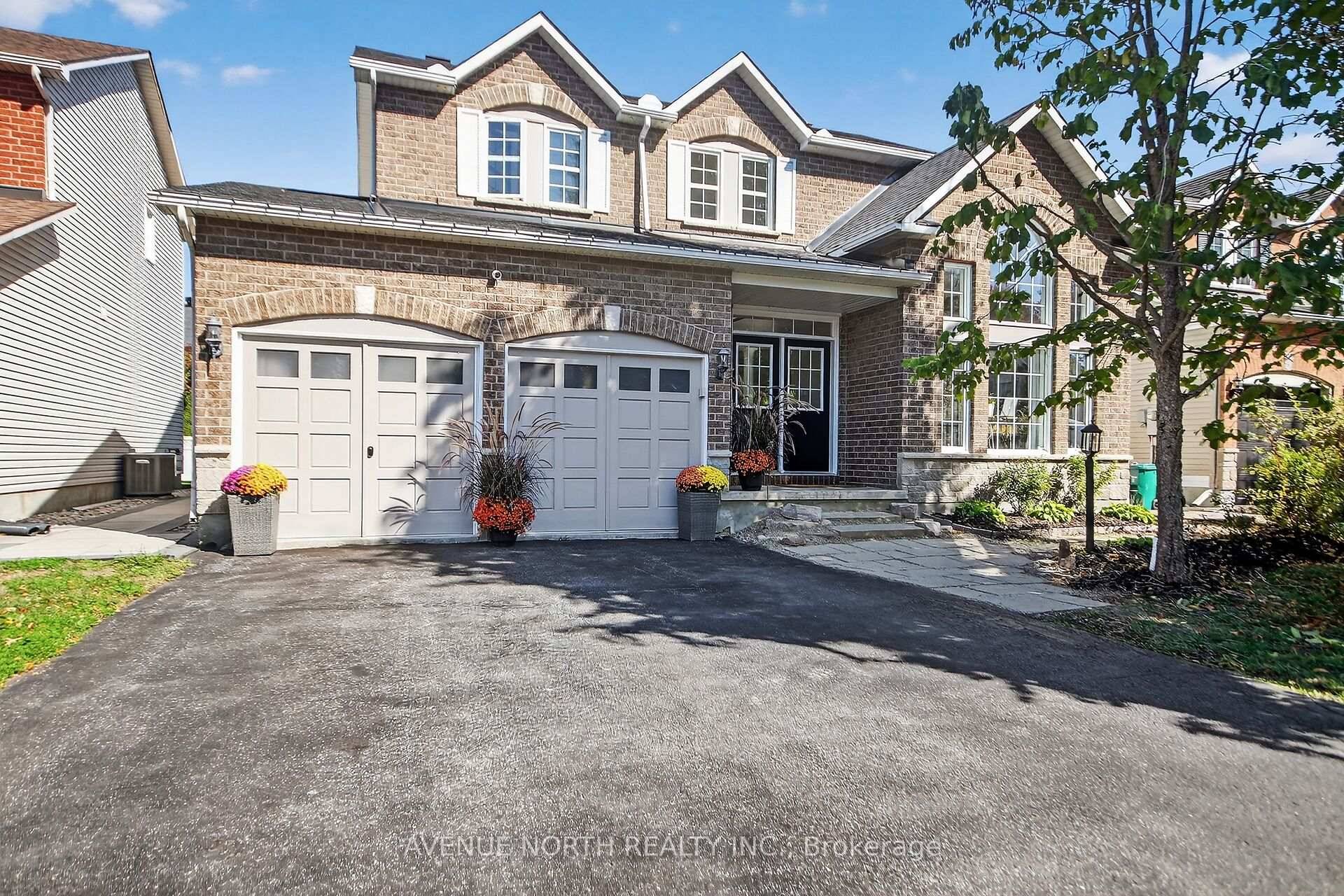 Beautifully Renovated 4 1 Bed Detached Home with Inground Pool in Barrhaven !