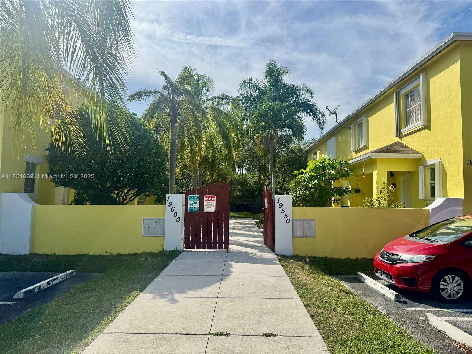 Reduced ! Reduced ! Beautiful 2BD 3BA Townhouse with extra Room amp ; insurance included, Move in ready.