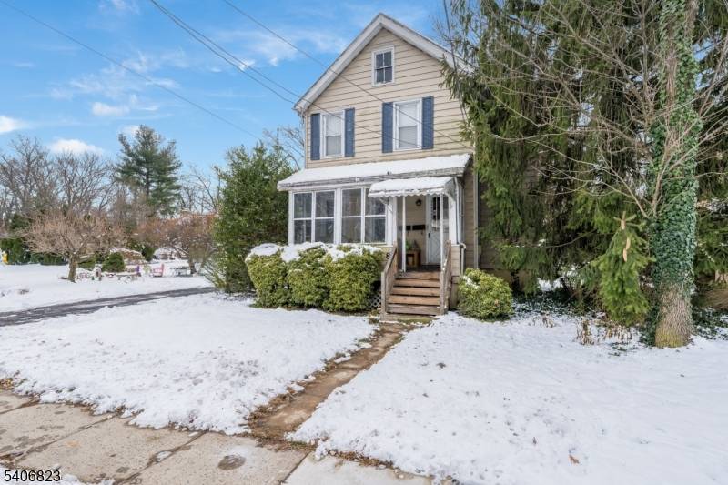 863 North Ave W, Westfield Excellent opportunity to own a multifamily property featuring 2 bedrooms and 1 bathroom per unit.