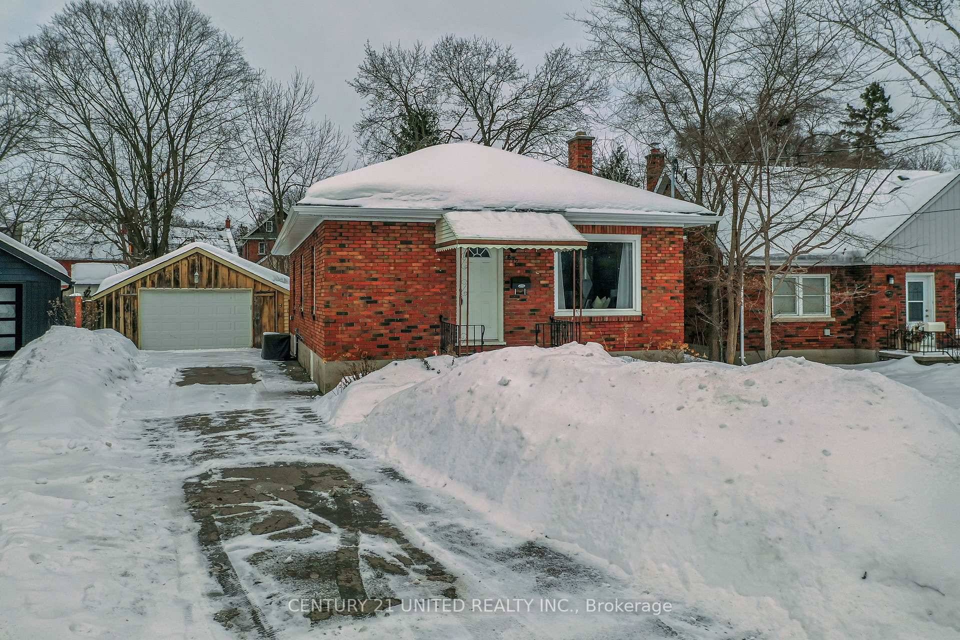 This charming 2 bedroom bungalow is the perfect fit for first time homebuyers or those looking to downsize !