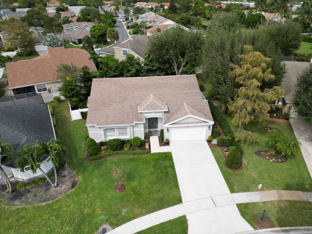 Is there a 3 bed single family home in Emerald Forest, Wellington that's move in ready in a great family neighborhood ?