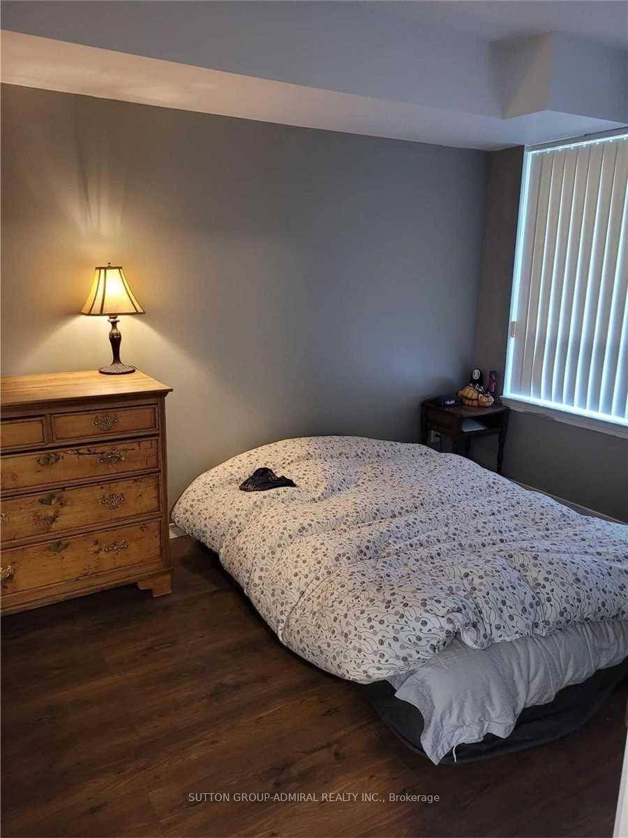 Luxurious Condo In Excellent Location Yonge Sheppard.