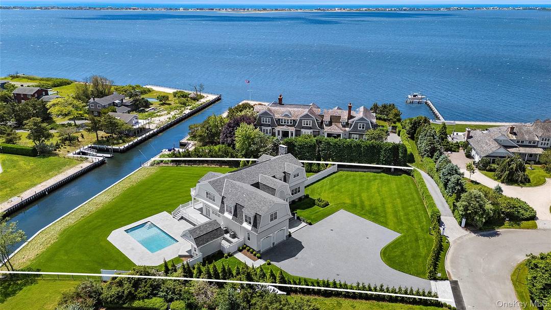 New waterfront estate in Remsenburg.