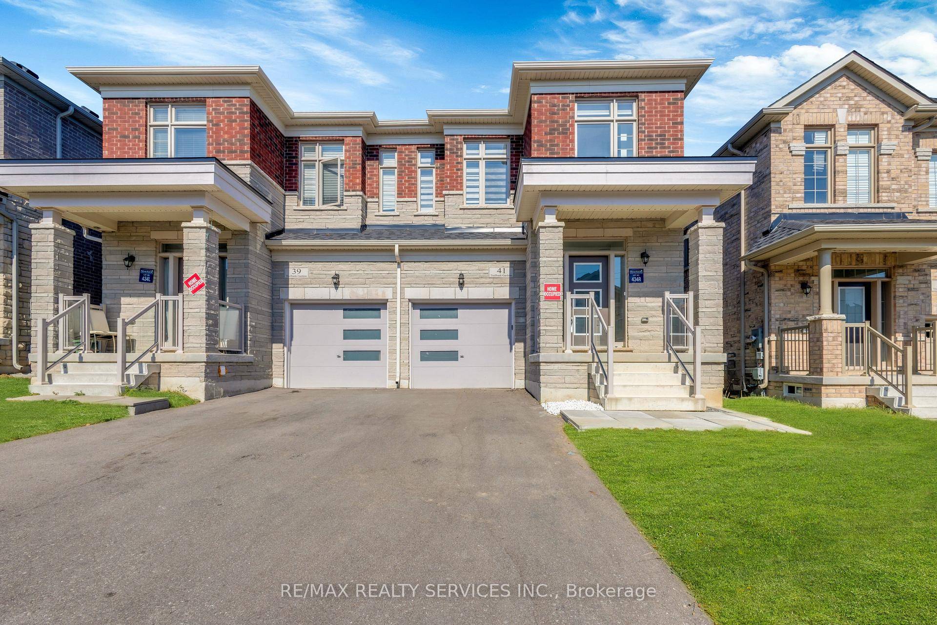 Beautifully Semi detached home in the highly sought after community of Waterdown.