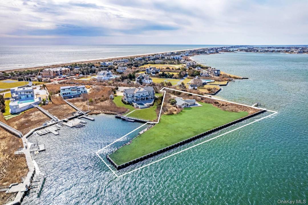 QUOGUE WATERFRONT COTTAGE.