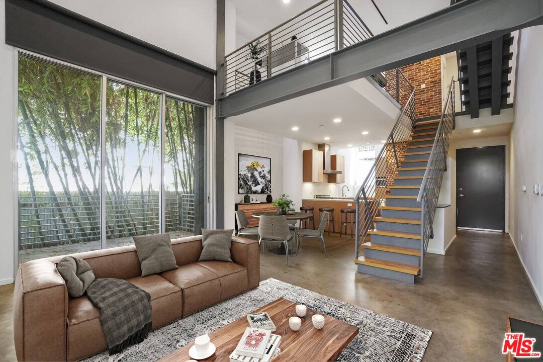 1220 N Orange Grove Ave 2BR Hollywood Hills East La