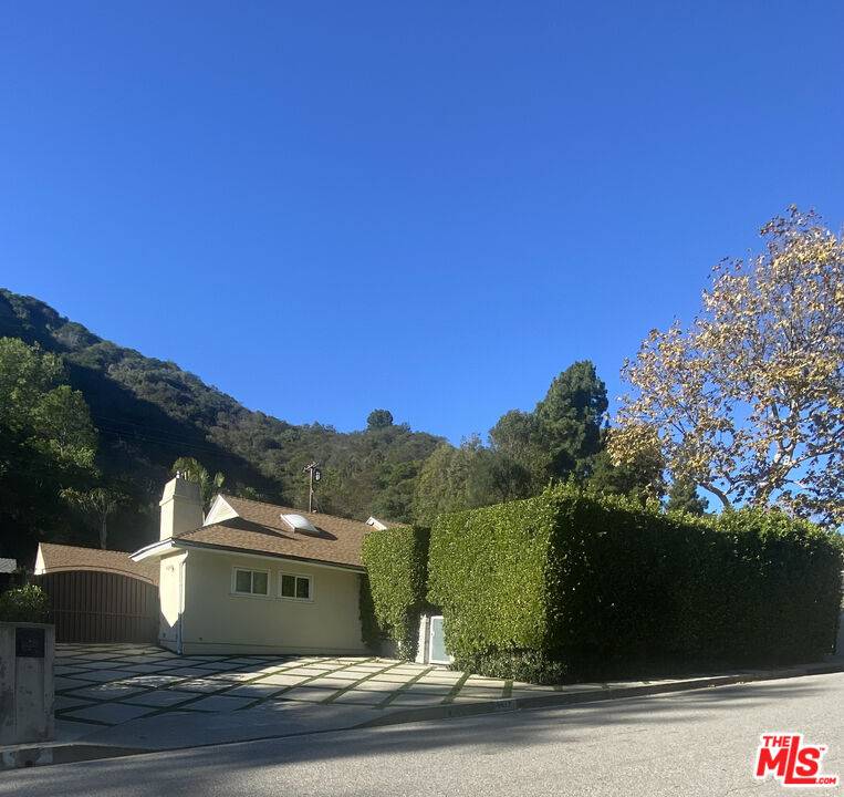 1617 Roscomare Rd 4BR Bel Air La