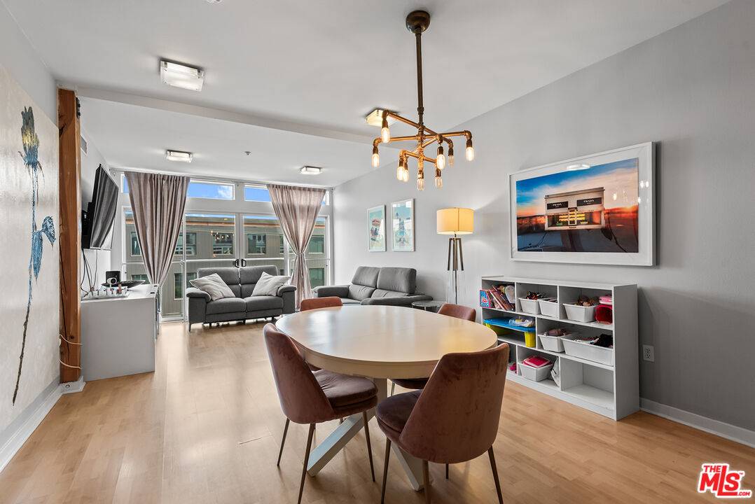 4215   Glencoe Ave 2BR Marina Del Rey La