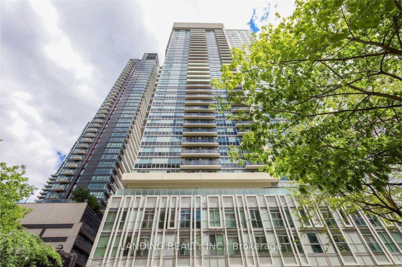 Client RemarksSpacious One Bedroom Condo Located In The Garden District Of Downtown Toronto.