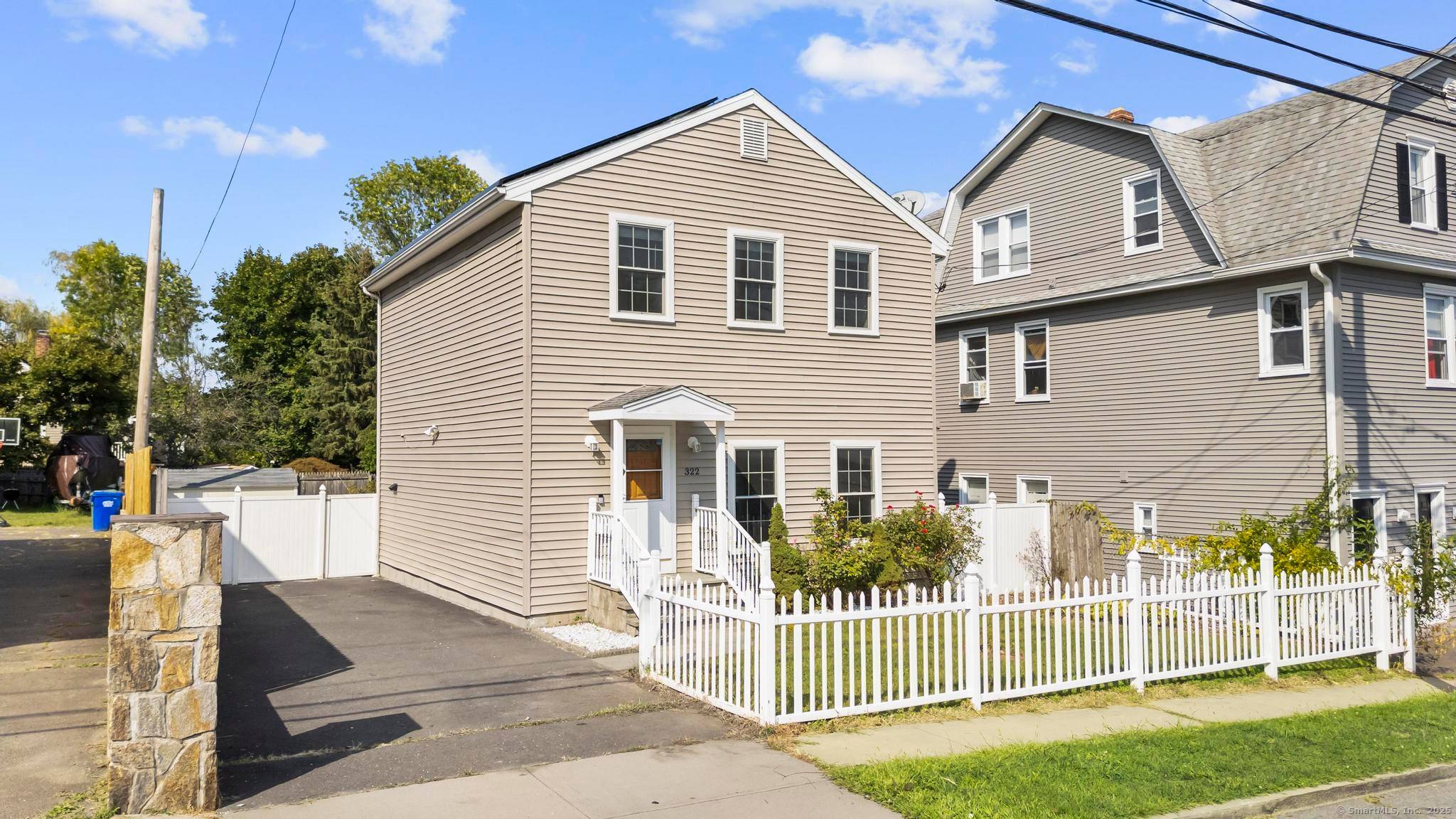 Ideal for LONG TERM TENANTS, TRAVEL NURSES, and SACRED HEART COMMUTERS, this freshly updated rental is only a 10 15 MINUTE COMMUTE from Sacred Heart University and offers FLEXIBLE LEASE ...