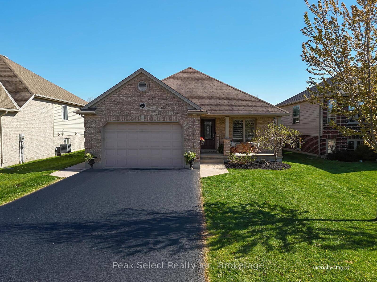 Welcome to this beautiful 2 bedroom home in Lucan's Saintsbury Estates !