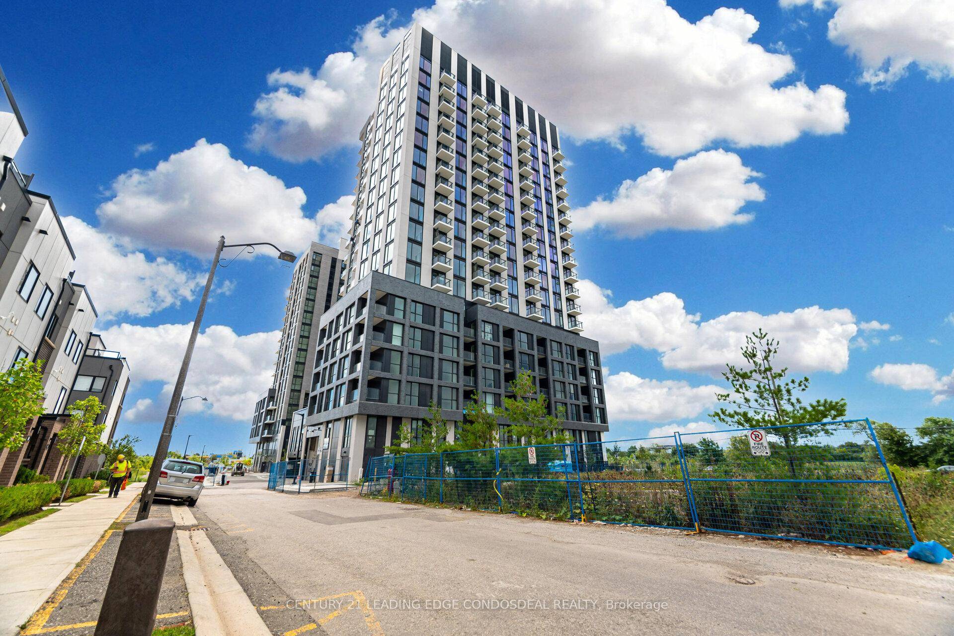 Welcome to North Oak by Minto, where contemporary design meets convenience in the heart of Oakvilles Trafalgar and Dundas community.