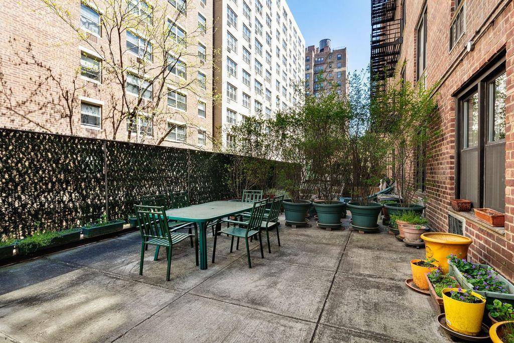 Prime Gramercy apartment with your own private and outdoor space !