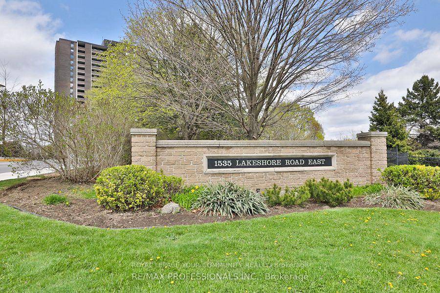 Live ! Love ! Lake ! Welcome to this beautifully renovated and thoughtfully designed 3 bedroom 2 bath condo located in the highly sought after Lakeview Community and adjacent to ...