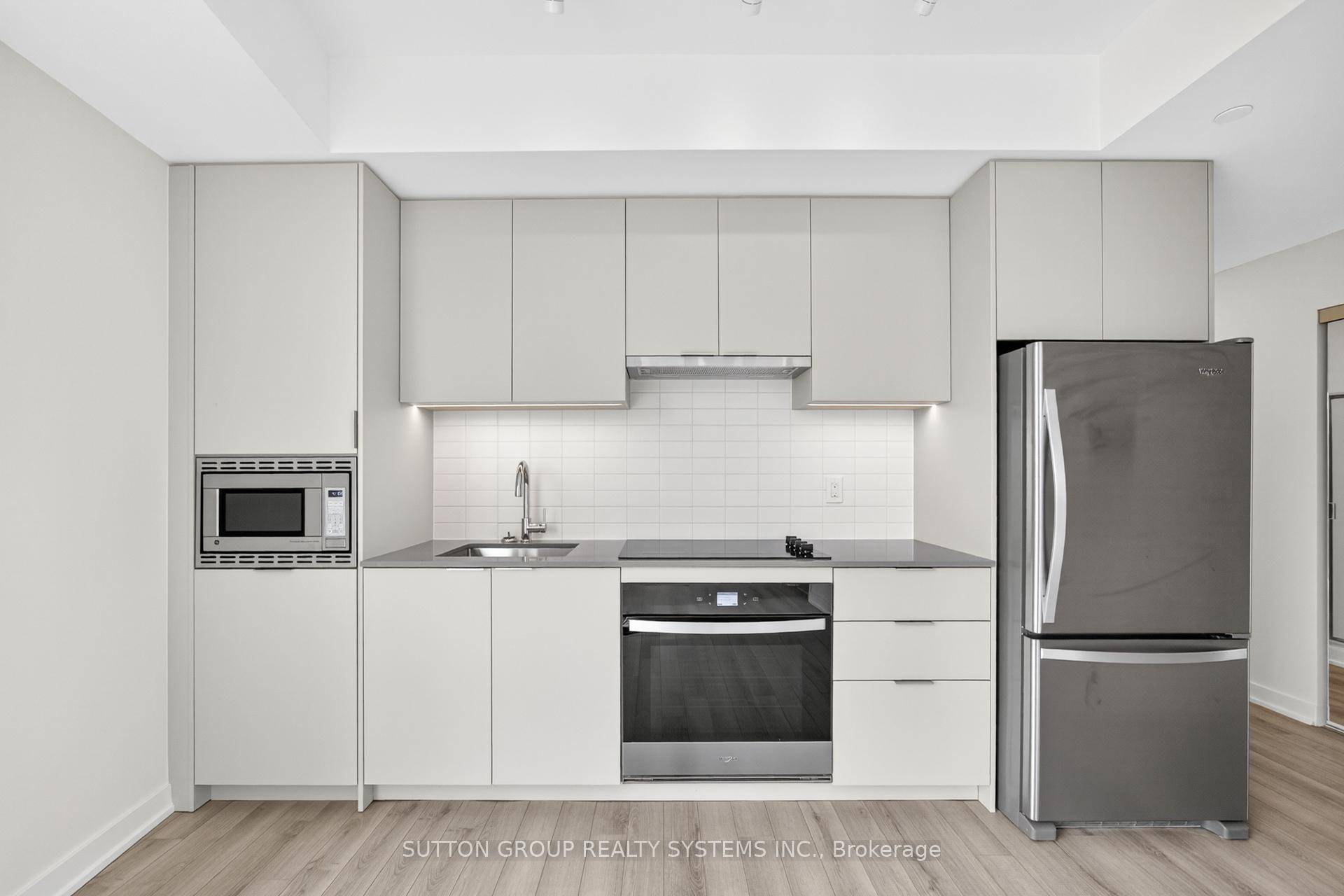 Presenting This Stunning CARPET FREE 2 Bedroom 2 Bathroom Condo ON the 11th FLOOR With Unobstructed City Views Located In One Of Most Sought After OAKVILLE Locations.