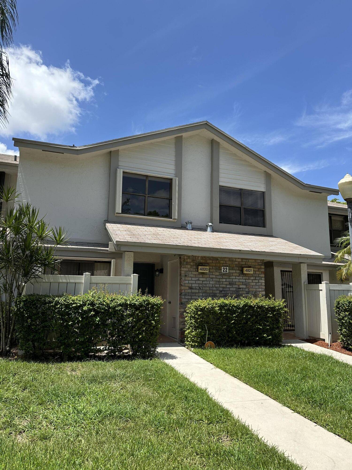 Come see ! Gorgeous Fully RENOVATED LAKEFRONT TOWNHOME.
