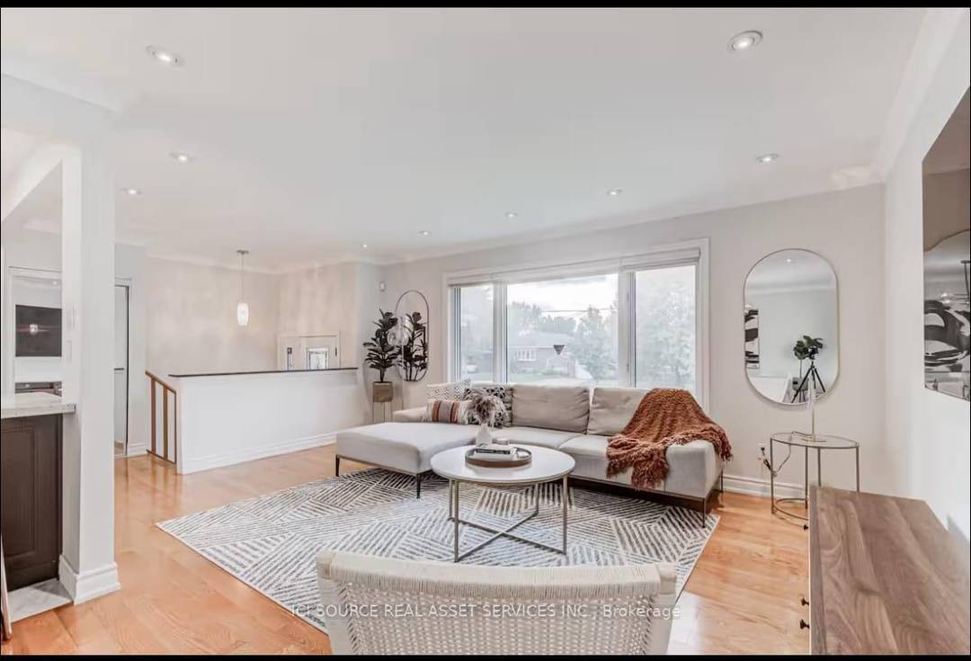 Bright and well maintained 3 bedroom main level home available for lease in a quiet North York neighbourhood.