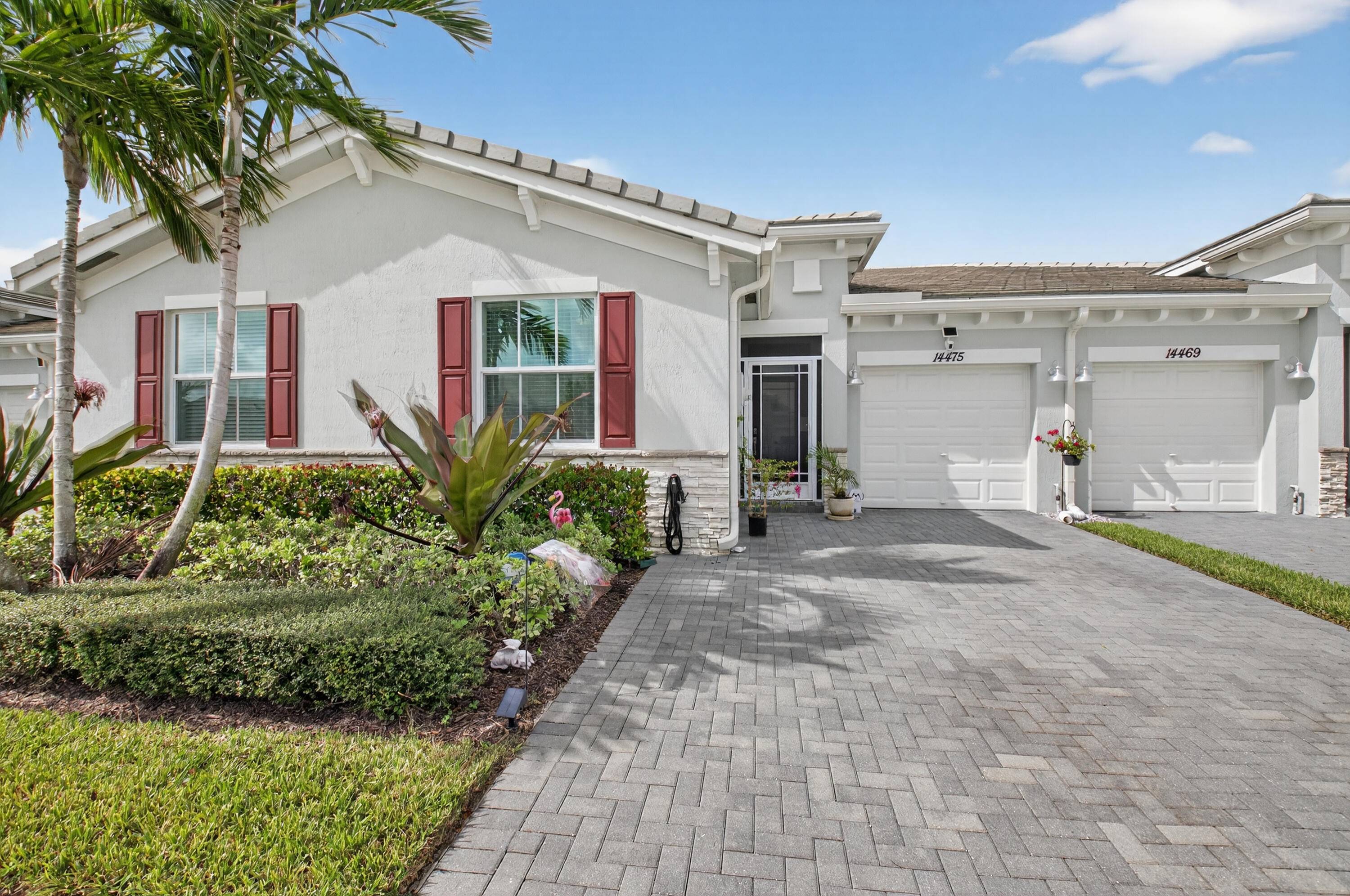 Fantastic find Built in 2021 by Lennar Homes this 55 Villa is in the heart Delray Beach.