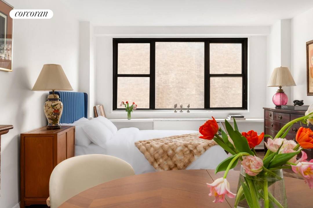 Spacious studio conveniently located in Union Square !