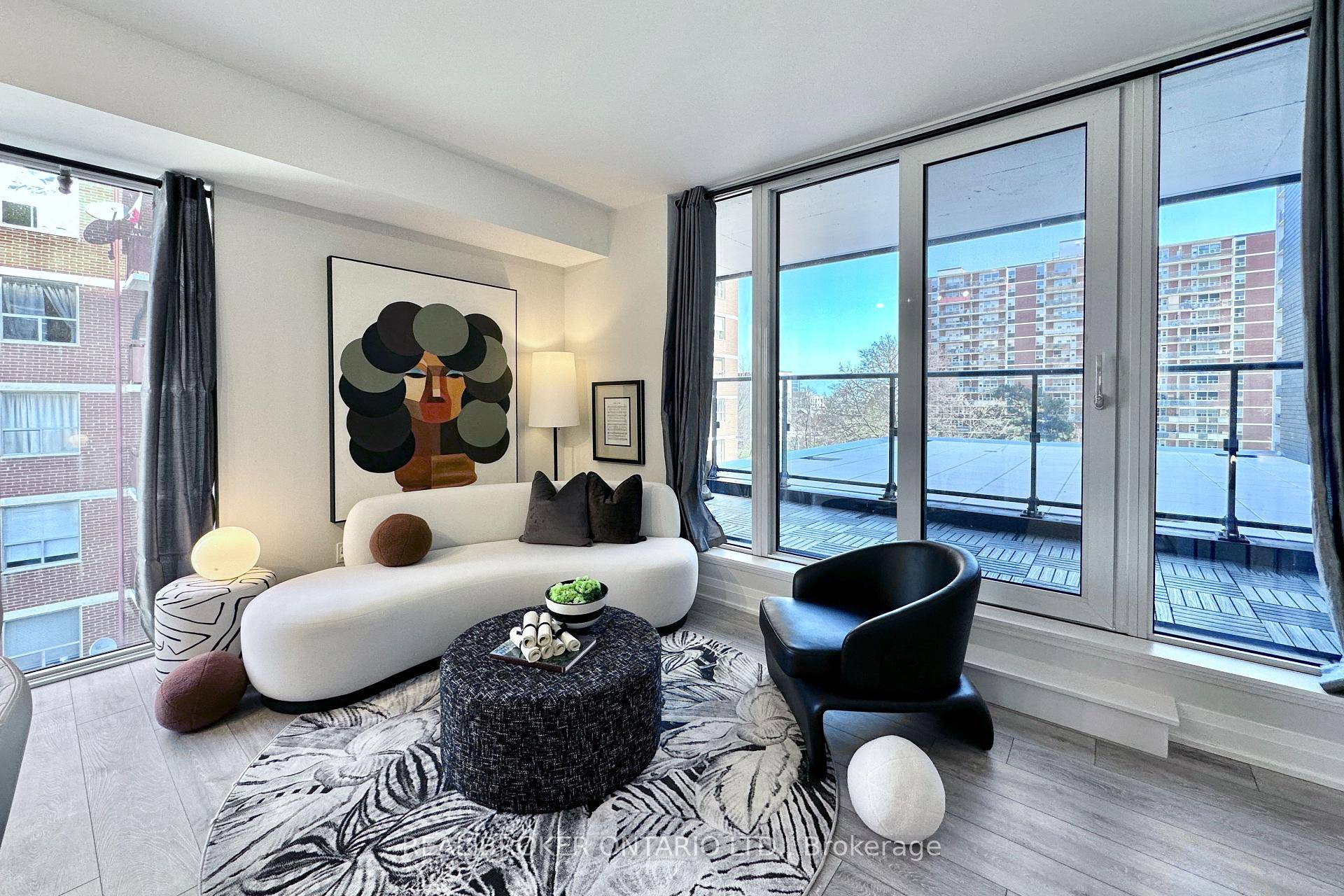 In The Heart Of Port Credit, 3 Yr New Tanu Luxury Condo Built By Edenshaw.