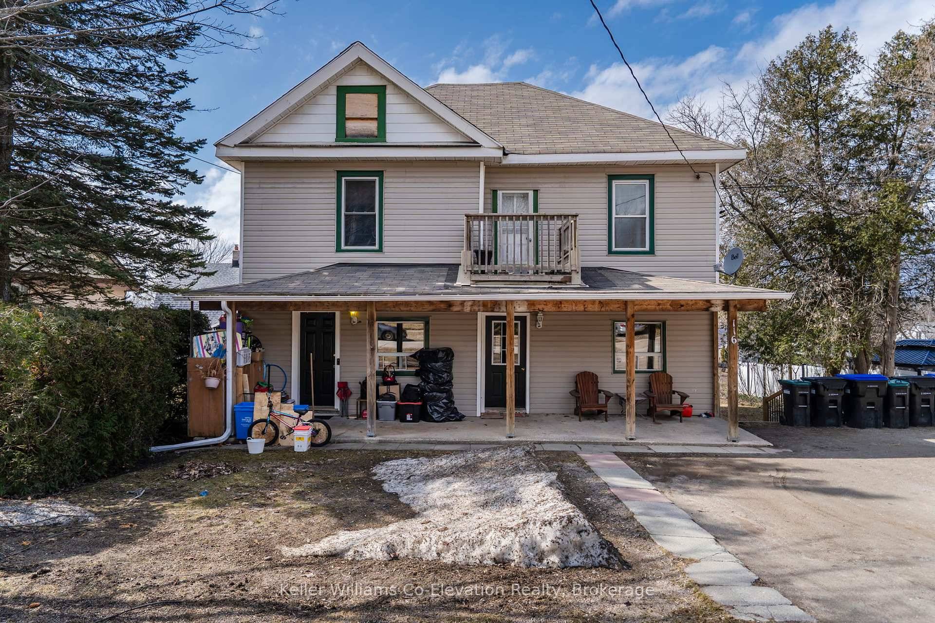 Fantastic opportunity to own a legal triplex in a great central location ideal for multigenerational living or income generation.