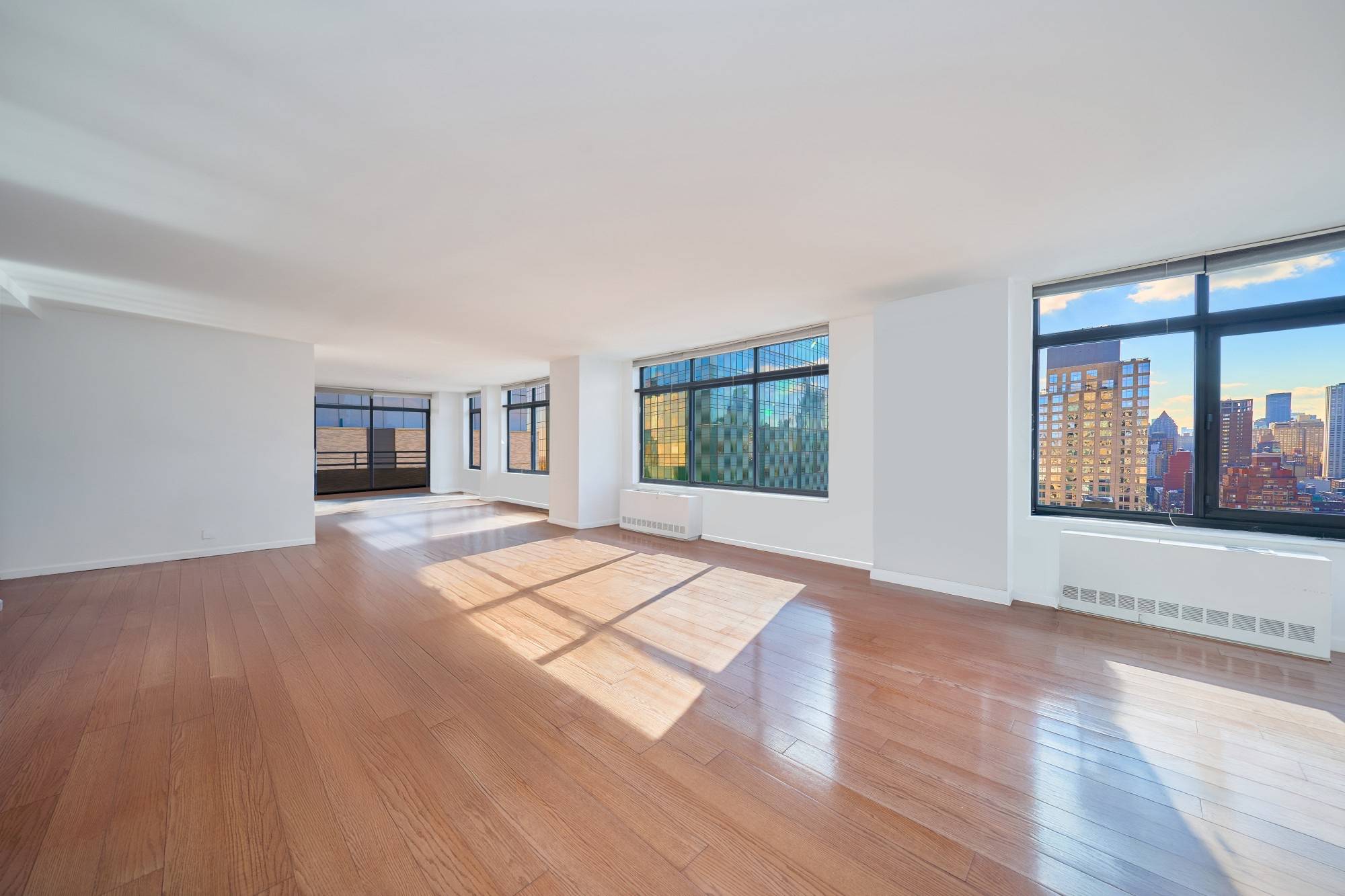 EXQUISITE 3 BEDROOM, 3. 5 BATH CORNER RESIDENCE AT THE KINGSLEY !