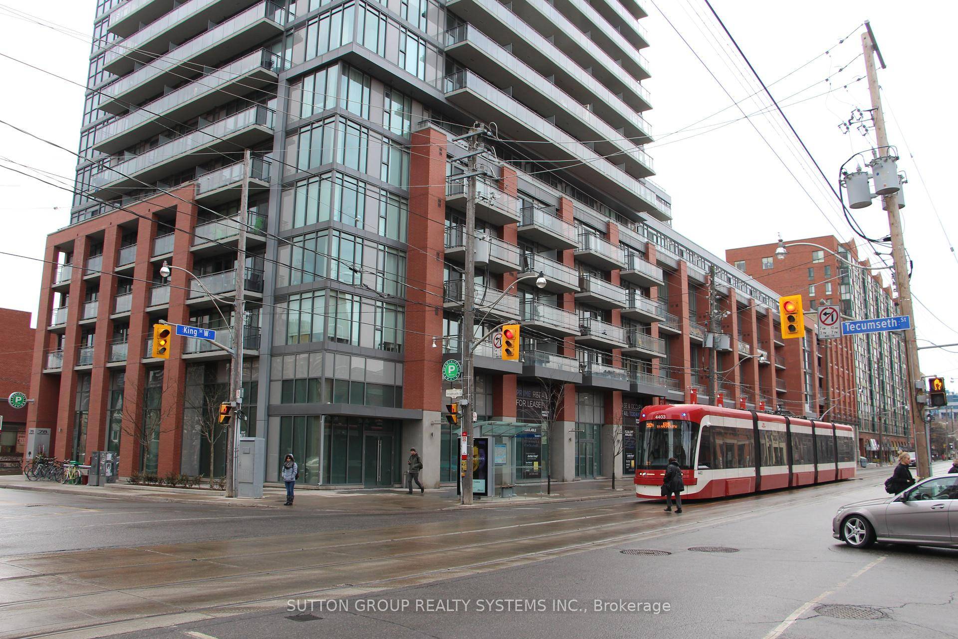 Rarely offered, Bright clean and sunny studio Located In The Heart Of King St.