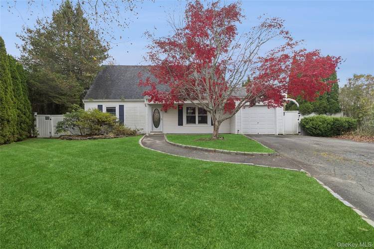 The Ultimate Four Season Retreat in Southampton Village 3 Meadowgrass Ln Discover the rare opportunity to secure a home that excels across every season.