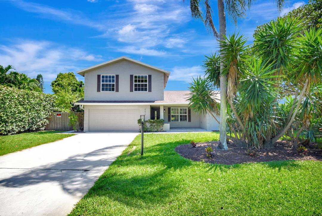 Stunning refurbished home with a new roof, in the highly sought after Golf Club Estates, this cozy home is spacious and inviting that offers the perfect blend of luxury, convenience, ...