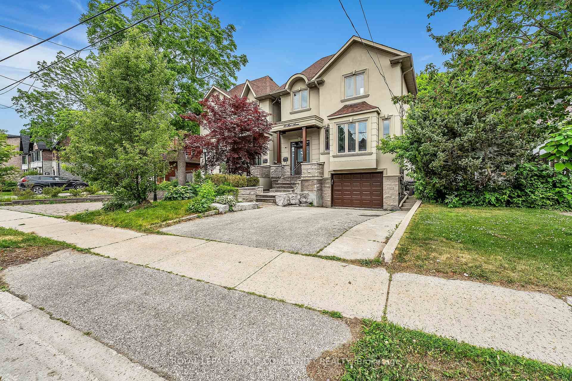 Welcome to an exquisite 4 1 bedroom, 2 kitchen, Magnificent Custom Home, Built W Superior Quality amp ; Workmanship, One Of The Most Beautiful Home In The Prestigious Mill Pond ...