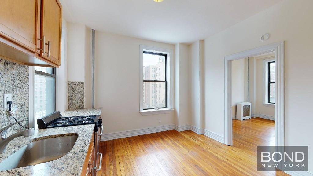 1 Bed Upper West SideBOND New York Properties is a licensed real estate broker that proudly supports equal housing opportunity.