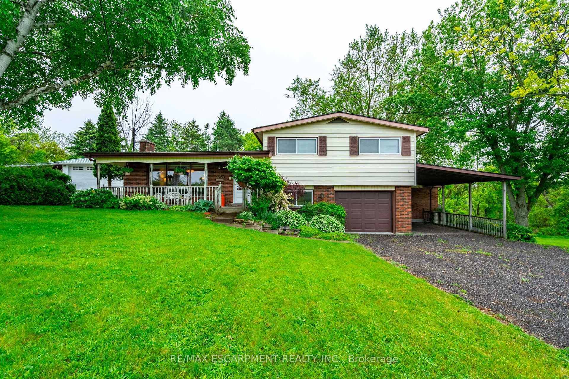 Welcome to 1712 Vittoria Road, a beautiful three bedroom, one and a half bathroom home with an amazing above grade nanny suite.