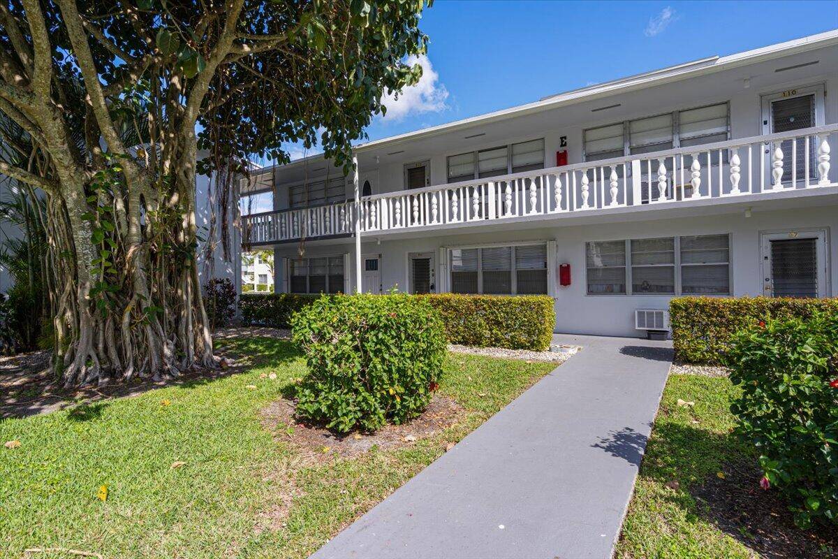 Just Reduced ! Don't miss this delightful ground floor 1 bedroom 1 bath condo offering a perfect blend of comfort and convenience.
