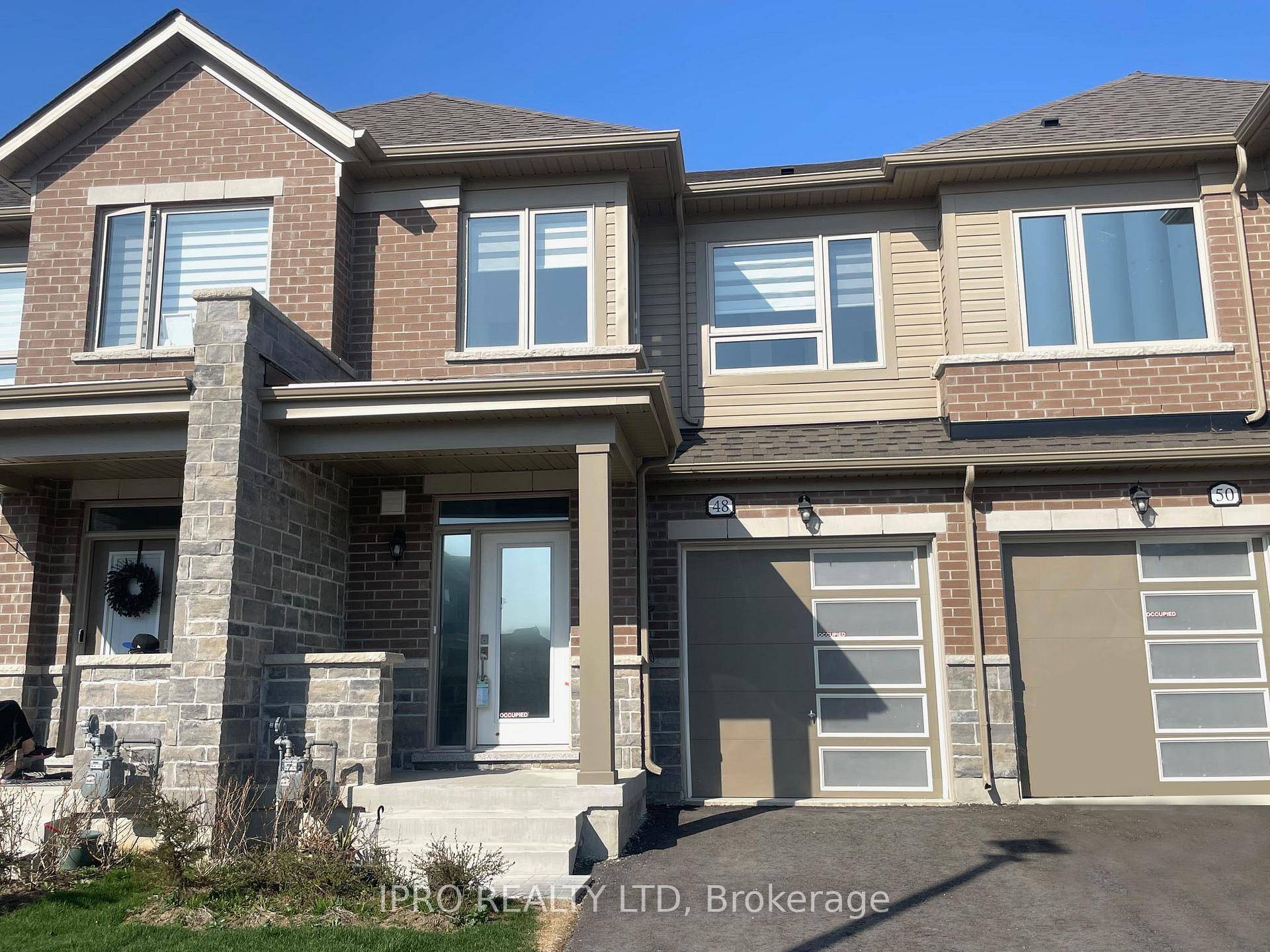 Introducing a gorgeous middle unit in sought after neighbourhood in Fergus W 2, 040 square feet basement included.