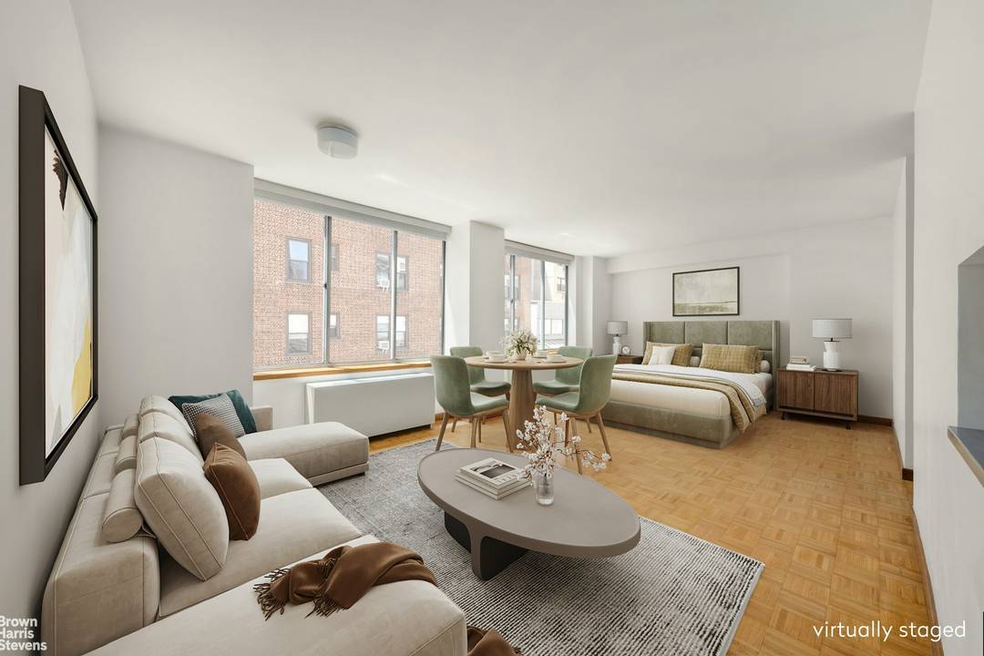 1BR convertible 1bth Condo in quiet Sutton Place Enjoy this incredible opportunity to own a South facing convertible 1BR 1BA condominium in the prime residential Sutton Place neighborhood.