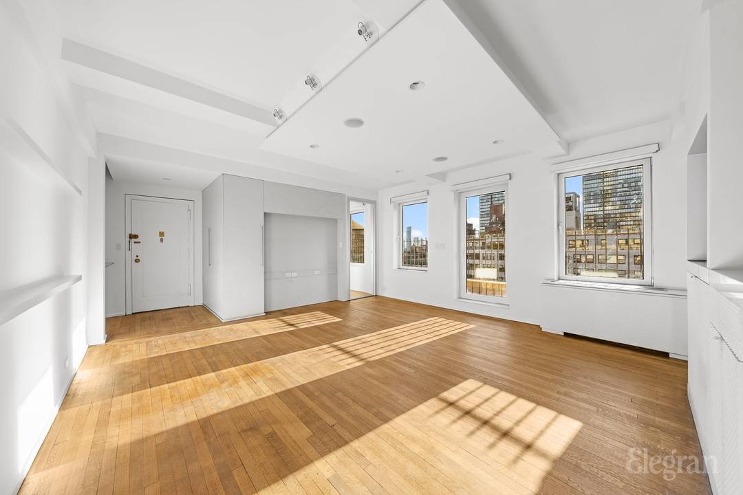 Welcome to this beautifully designed and fully renovated one bedroom home at 400 East 52nd Street, nestled on a serene cul de sac in the coveted Beekman Sutton Place neighborhoods.