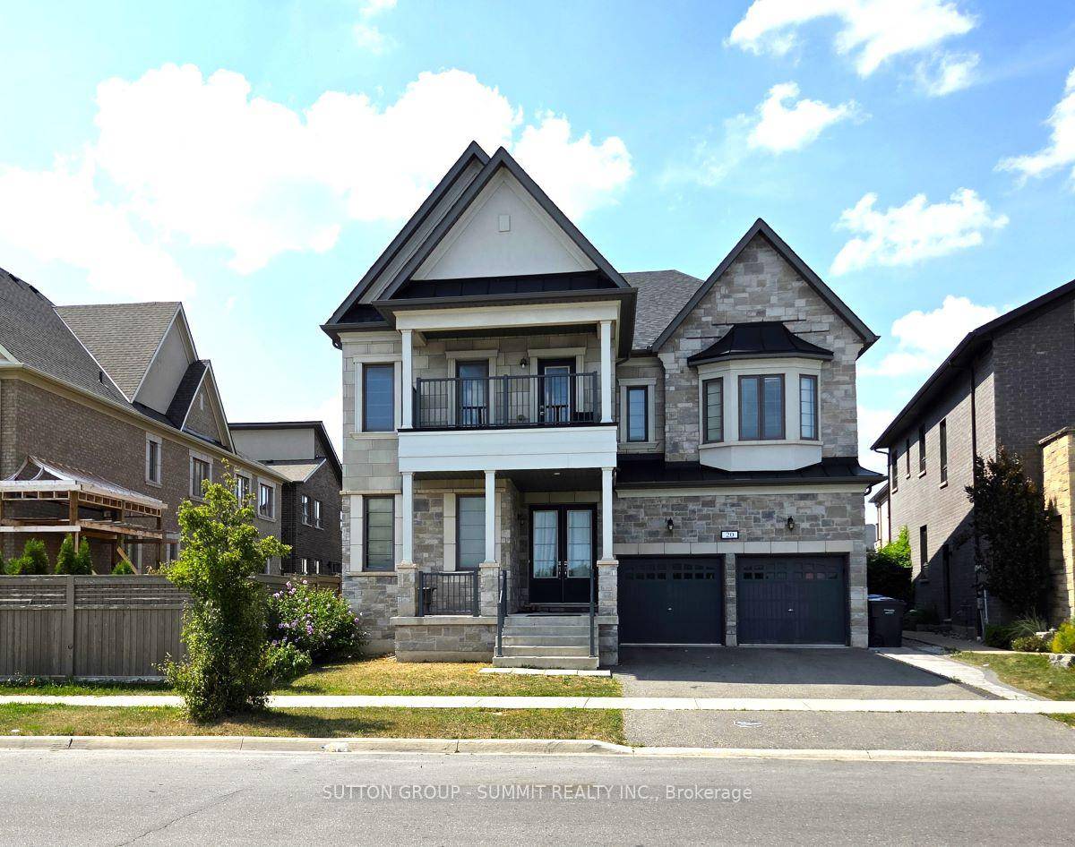 Nearly 3700sf with 10ft ceilings main floor, HW floors throughout main and second floor, great location just west of Mississauga Road.